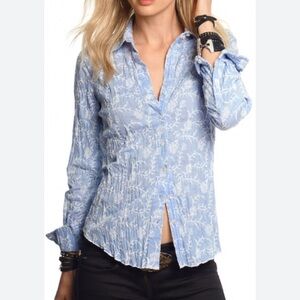 Cino Trellis Soft Blue Eyelet Embroidered Button Down Long Sleeve Blouse Small